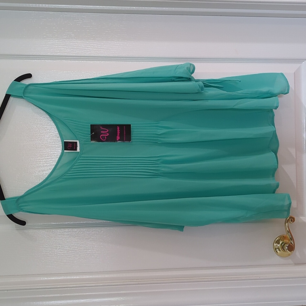 NWT Cold Shoulder Top 3x